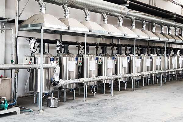 Zehaztasun-galdaketan erronkak gainditzea: kostua, kalitatea eta hornikuntza-katearen erresilientzia